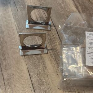 Set of 2 NWT Pampered Chef Silver Square Napkin rings